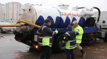 أمطار غزيرة تغرق شوارع الإسكندرية وفرق الصرف الصحي تكثف عمليات سحب المياه